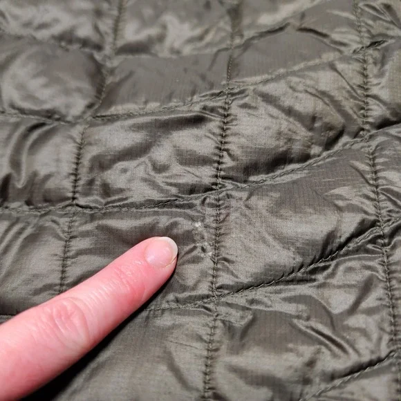 The North Face Thermoball Puffer Jacket Mens XL Olive Green Camo Lining Light - Picture 9 of 11